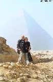 takto vidie druh najvyiu Chefrnov pyramdu, ke ju vlastne nevidie :(