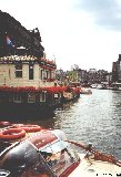 Amsterdam - jeden z grachtov, t.j. rie�nych kan�lov